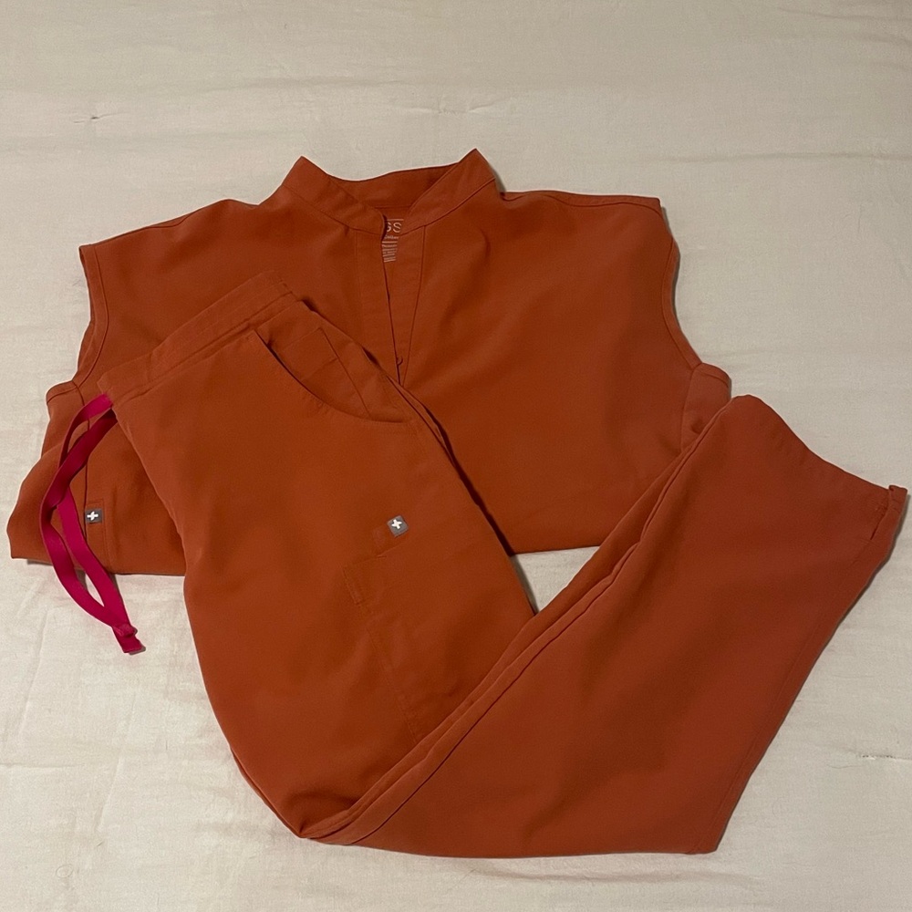 FIGS Terracotta scrub set